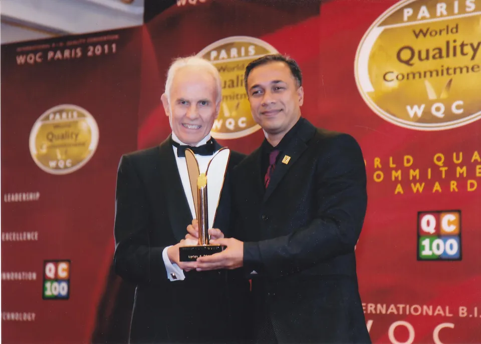 Representative receiving the 2011 QC100 Star Gold award